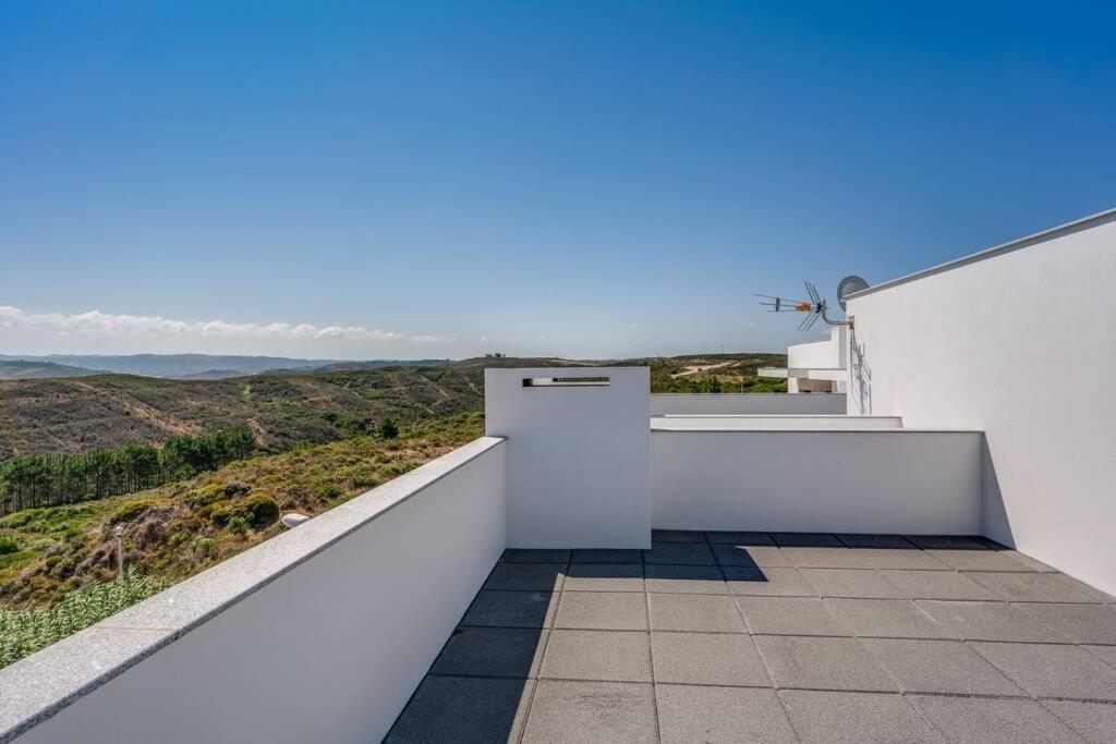 Apartamento Happiness - Brand New 2 bed Apt. Aljezur Exterior foto