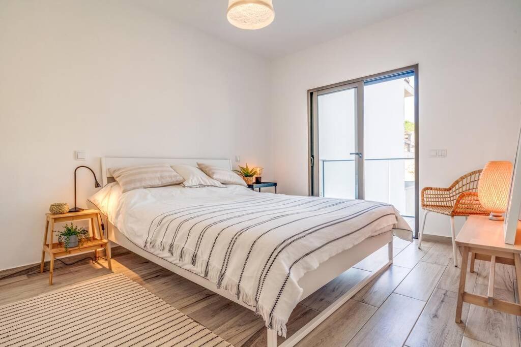 Apartamento Happiness - Brand New 2 bed Apt. Aljezur Exterior foto